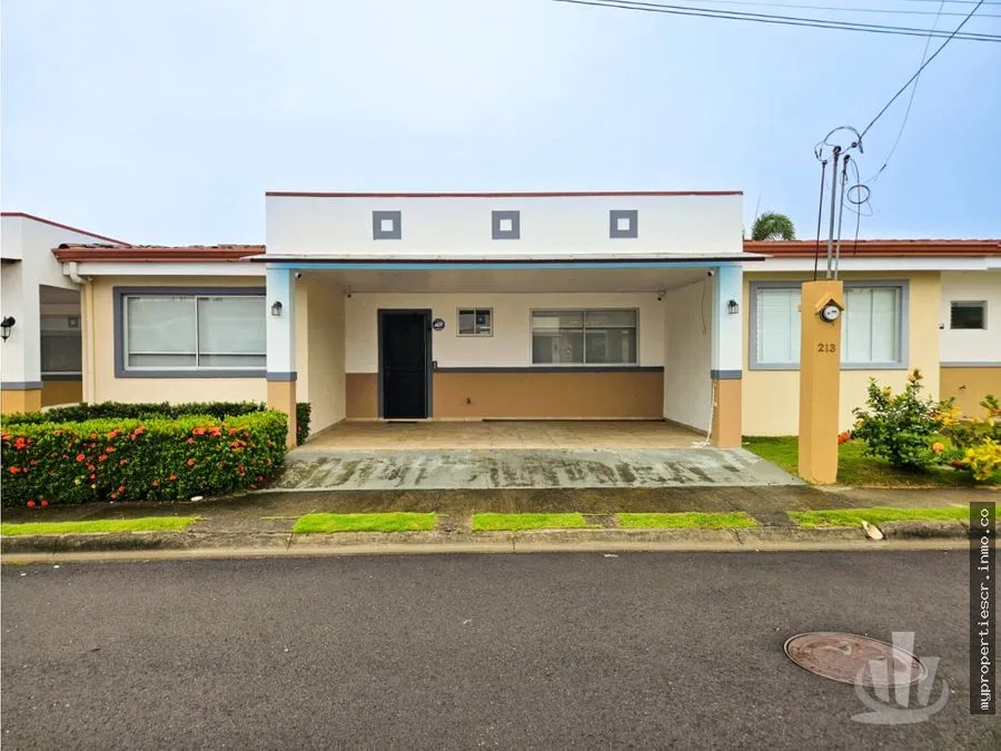Casa Remodelada con Piscina Privada en Málaga Bejuco | Amplio Patio
