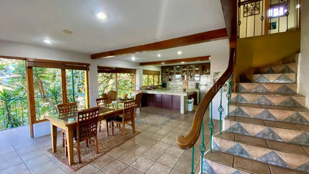Se vende espaciosa casa en San Antonio Escazú 26-1567 - Venta en Escazú