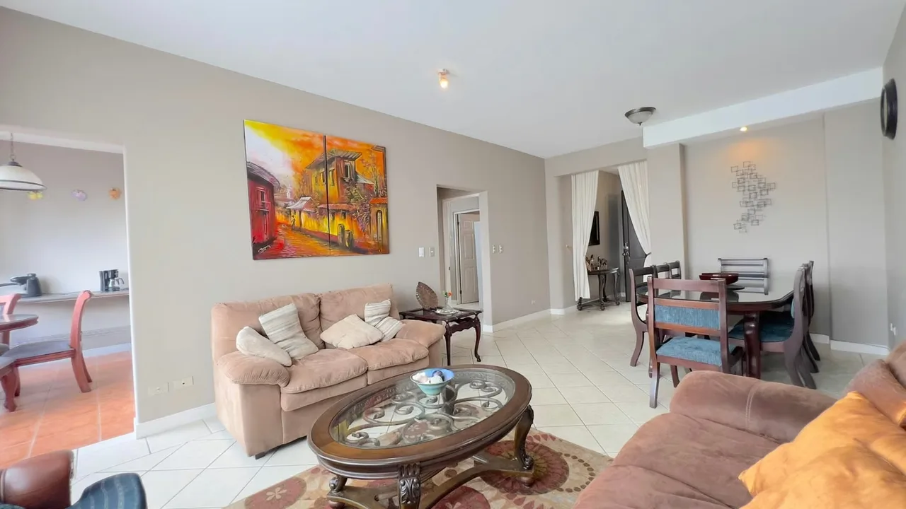 Descubra un hogar donde la naturaleza, la privacidad y el confort se unen para brindarle una experiencia de vida excepcional. Ubicada en un exclusivo condominio privado de pocas ..., photo 2