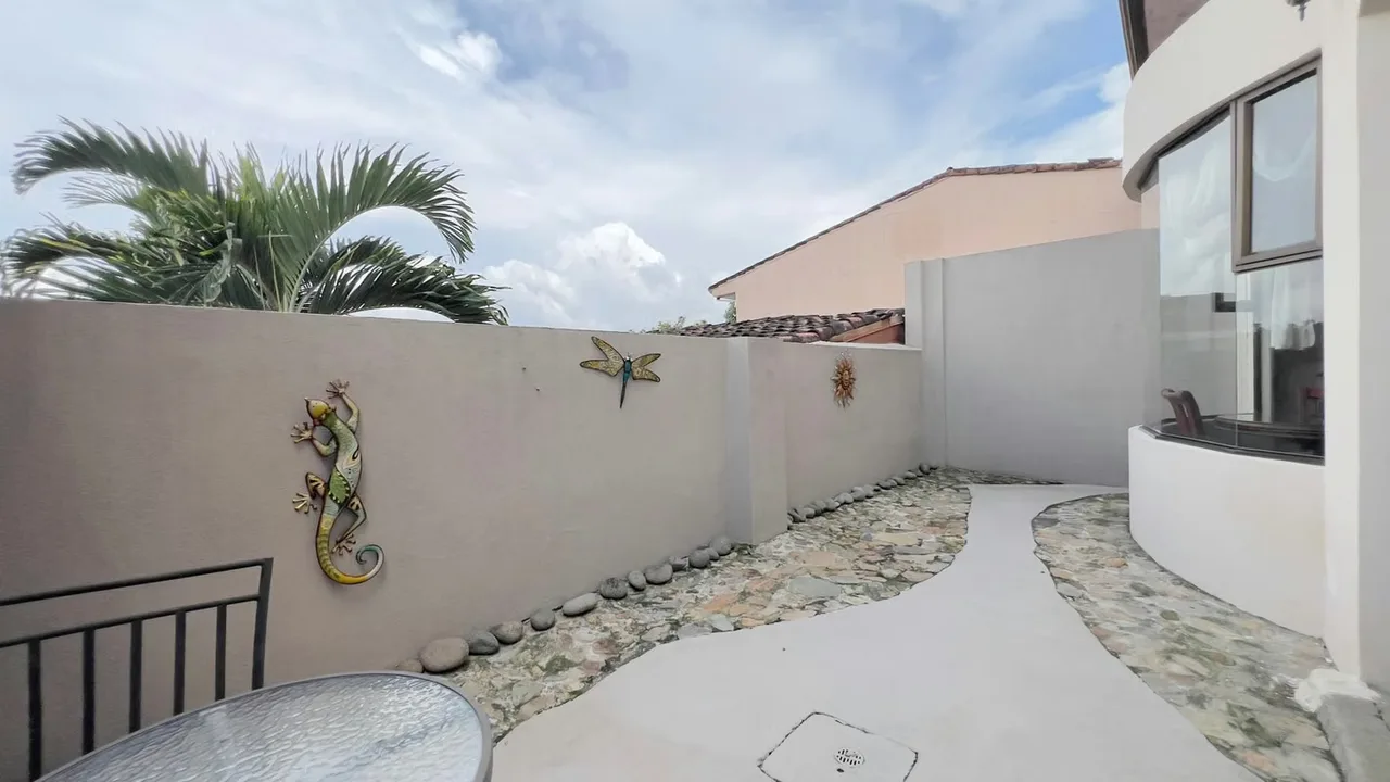 Descubra un hogar donde la naturaleza, la privacidad y el confort se unen para brindarle una experiencia de vida excepcional. Ubicada en un exclusivo condominio privado de pocas ..., photo 15