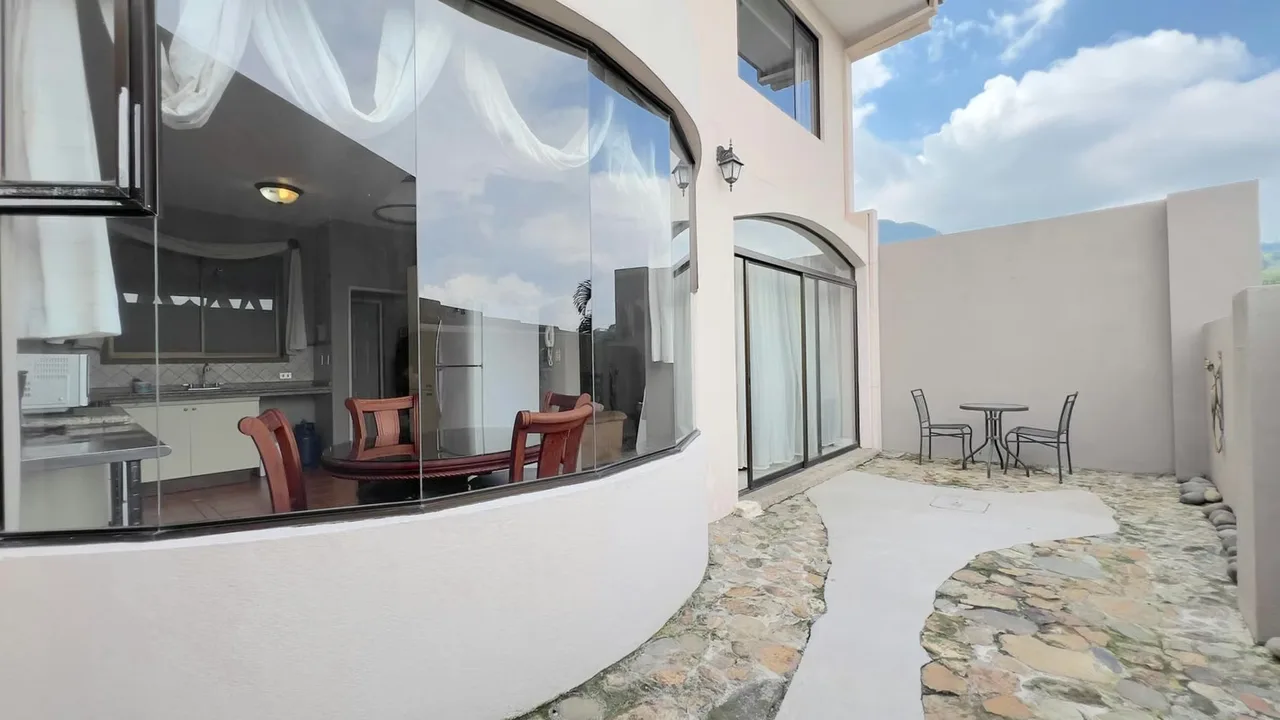 Descubra un hogar donde la naturaleza, la privacidad y el confort se unen para brindarle una experiencia de vida excepcional. Ubicada en un exclusivo condominio privado de pocas ..., photo 16
