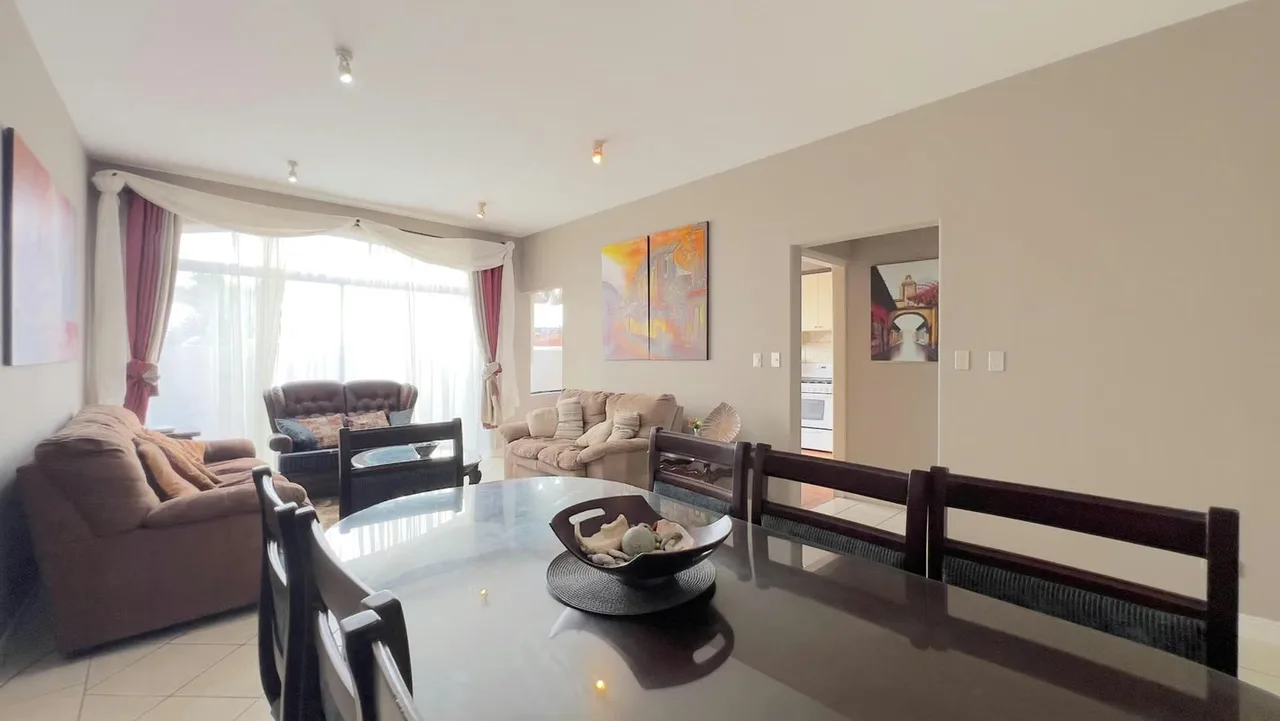 Descubra un hogar donde la naturaleza, la privacidad y el confort se unen para brindarle una experiencia de vida excepcional. Ubicada en un exclusivo condominio privado de pocas ..., photo 3
