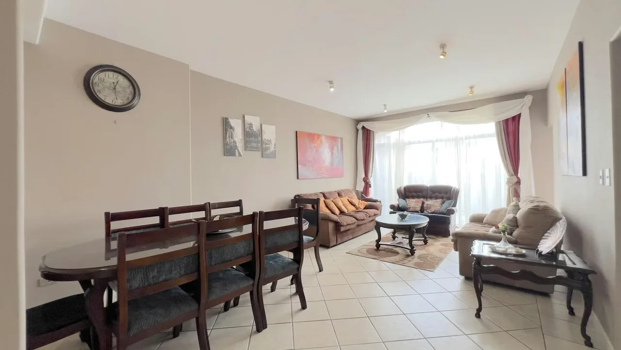 Descubra un hogar donde la naturaleza, la privacidad y el confort se unen para brindarle una experiencia de vida excepcional. Ubicada en un exclusivo condominio privado de pocas ..., photo 4