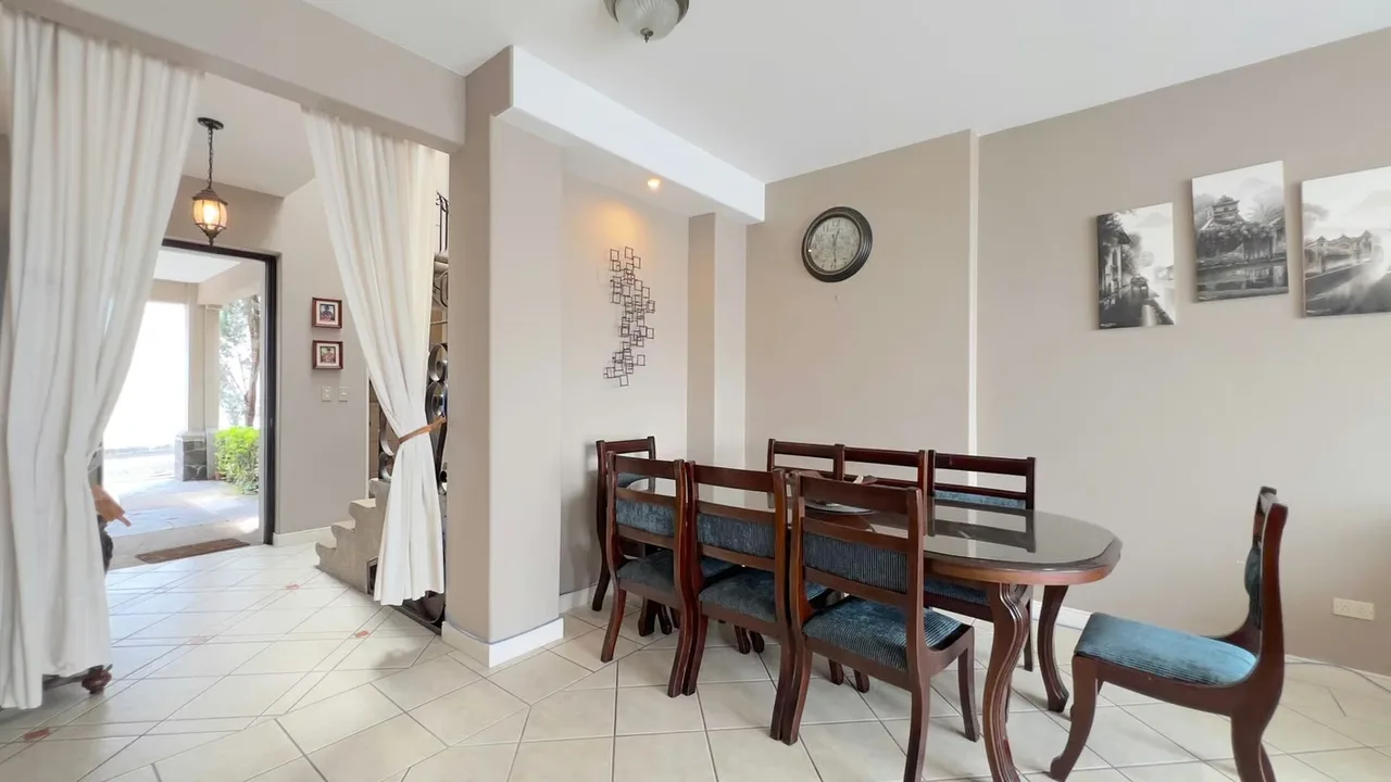 Descubra un hogar donde la naturaleza, la privacidad y el confort se unen para brindarle una experiencia de vida excepcional. Ubicada en un exclusivo condominio privado de pocas ..., photo 5
