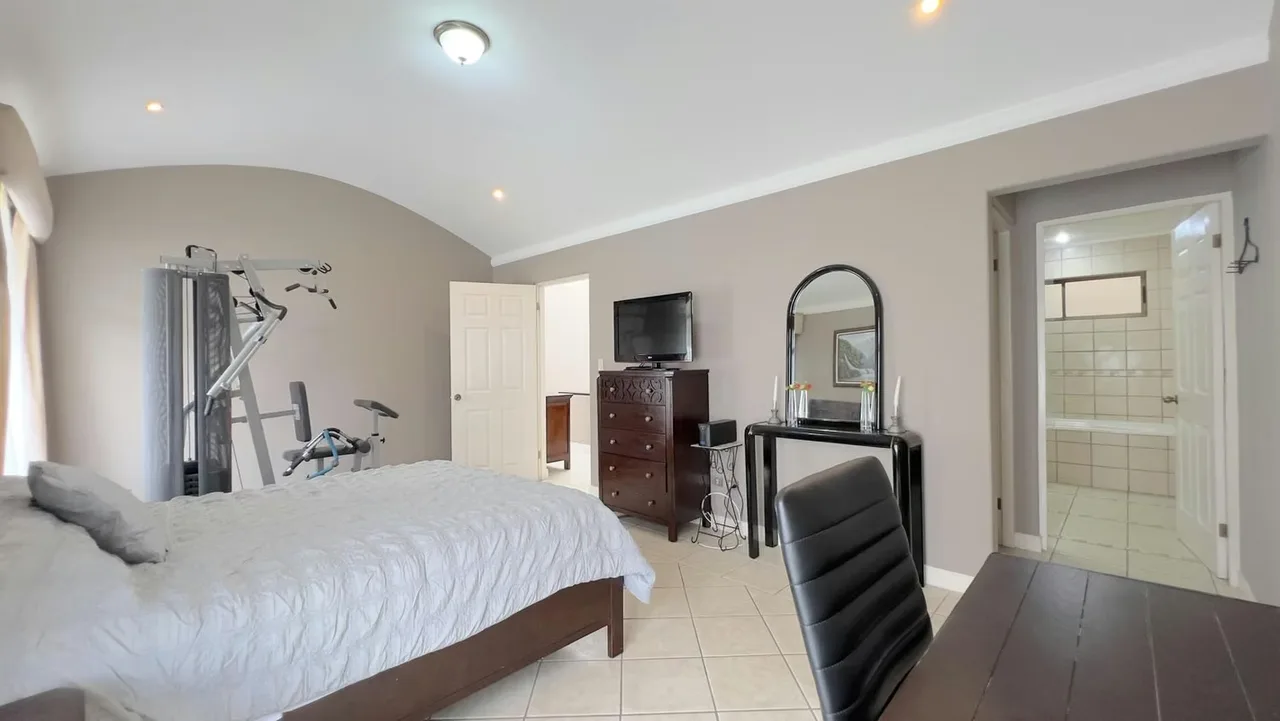 Descubra un hogar donde la naturaleza, la privacidad y el confort se unen para brindarle una experiencia de vida excepcional. Ubicada en un exclusivo condominio privado de pocas ..., photo 10