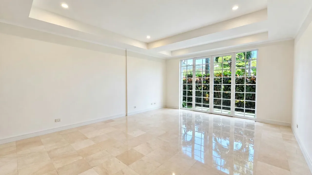 Ground-Floor 3-Bedroom Apartment with Garden for Rent | Los Laureles, Escazú