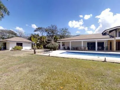 Heavenly Horizons en Turrubares