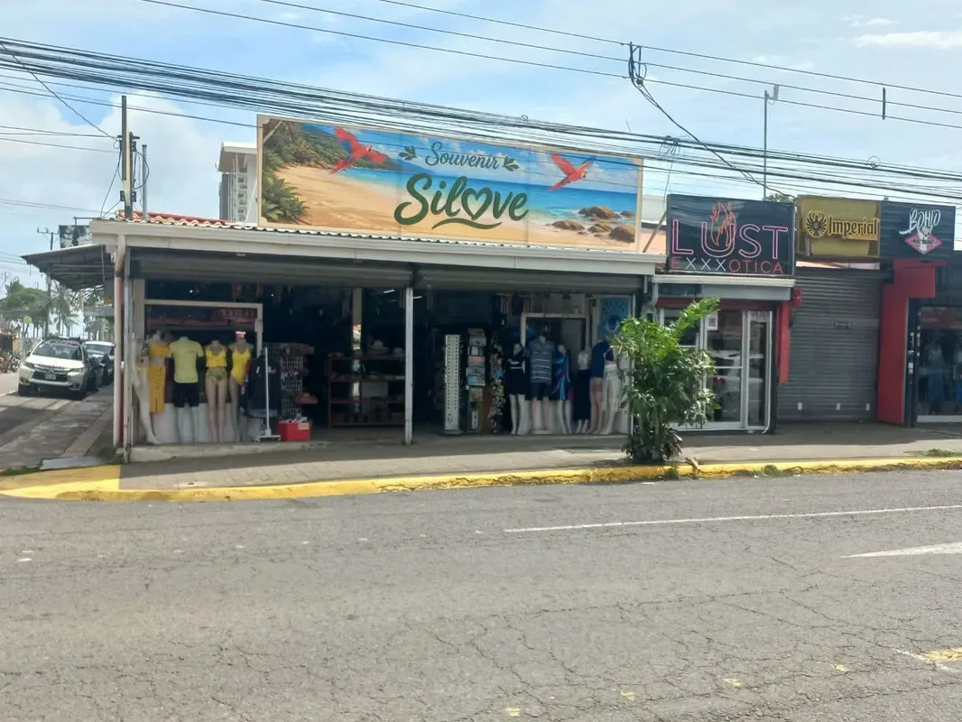 We present an exceptional investment opportunity in a high-visibility commercial space strategically located in the heart of Jacó, ..., photo 2