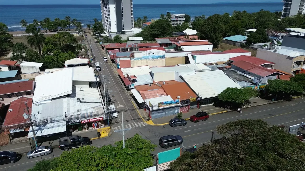 We present an exceptional investment opportunity in a high-visibility commercial space strategically located in the heart of Jacó, ..., photo 12