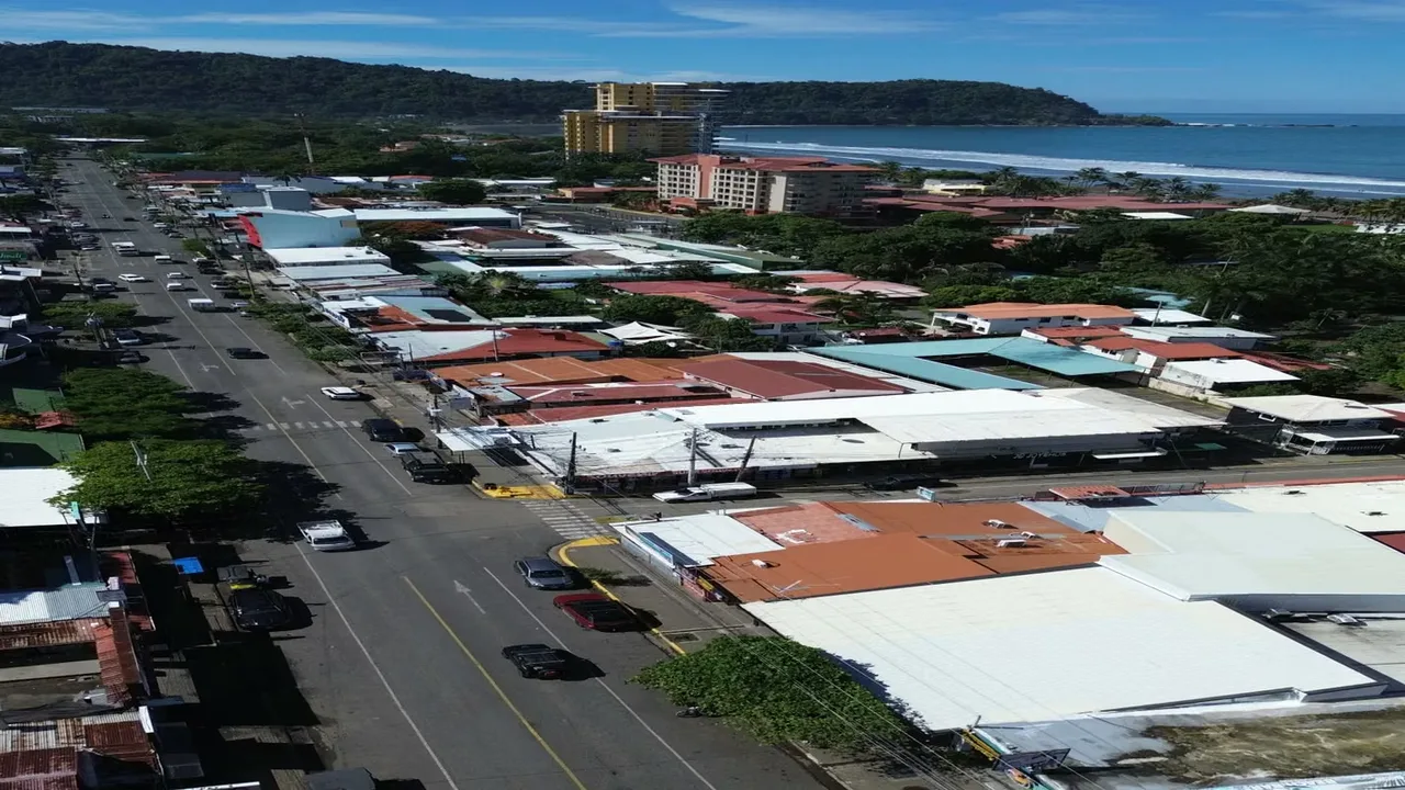We present an exceptional investment opportunity in a high-visibility commercial space strategically located in the heart of Jacó, ..., photo 15