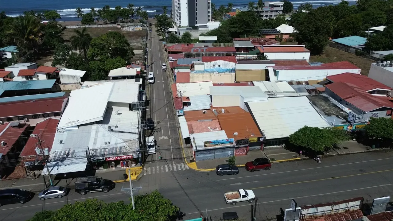We present an exceptional investment opportunity in a high-visibility commercial space strategically located in the heart of Jacó, ..., photo 10