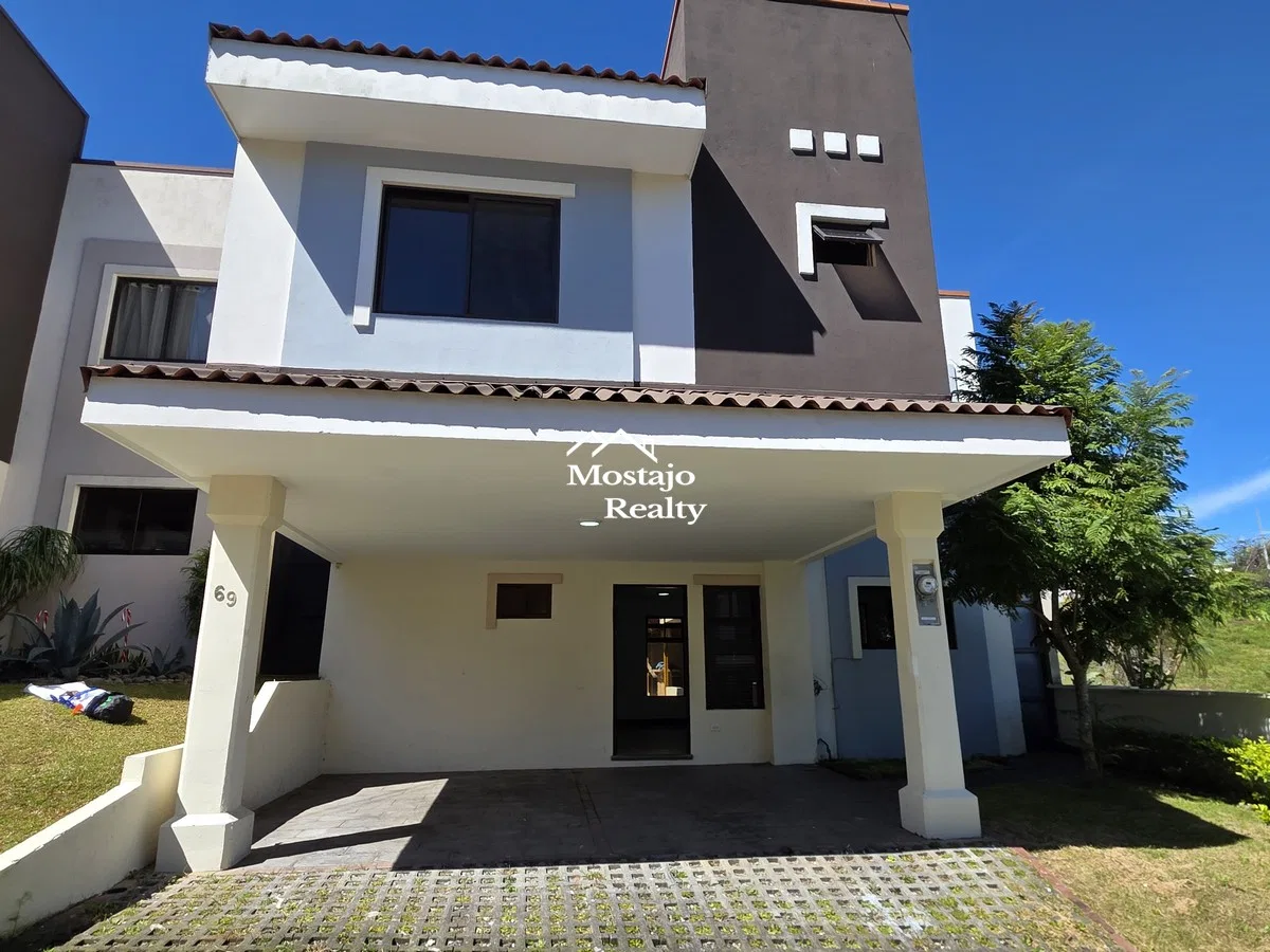Venta de Casa, piscina privada, Condominio Altívar, Moravia, Los Sitios, Remate