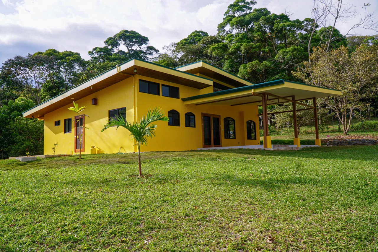 NEWLY BUILT 2 BEDROOM HOME WITH AMAZING MOUNTAIN VIEW, CREEK, RIVER AND FRUIT TREES – 6 ACRES