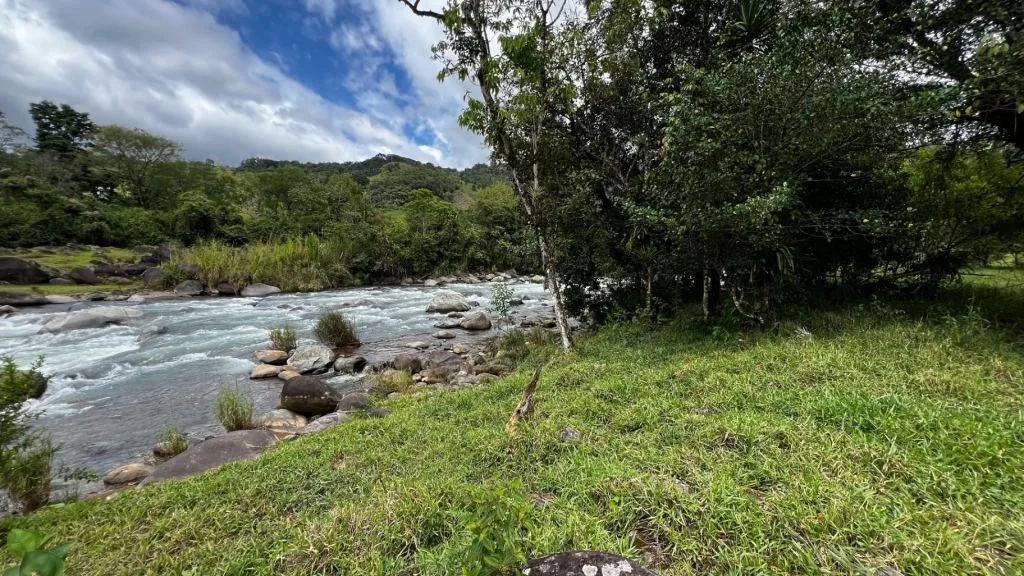 Land for Sale in Chirripo Valley: 27-Acre Riverfront Property with High Development Potential H4, photo 4
