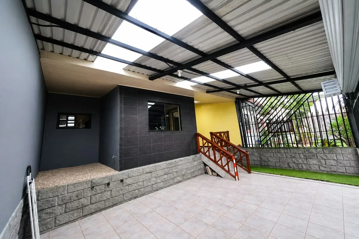 House for sale in San Antonio, 1 story