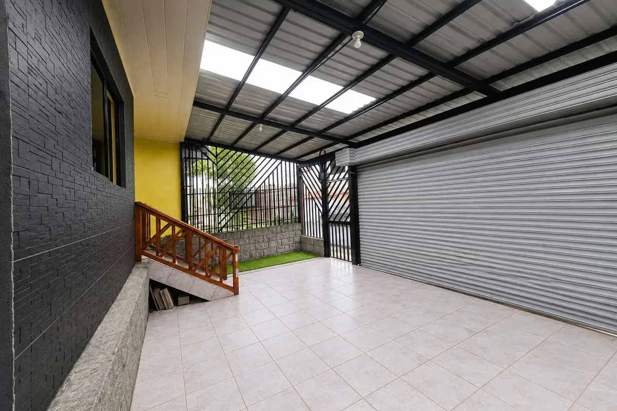 House for sale in San Antonio, 1 story, photo 2