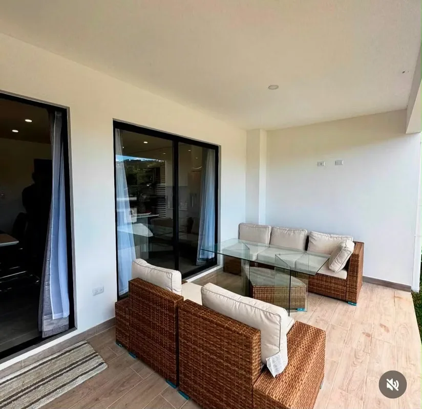 Esta hermosa propiedad se encuentra dentro de un condominio de desarrollo reciente, caracterizado por sus viviendas prácticamente nuevas, arquitectura contemporánea y un entorno ..., photo 6