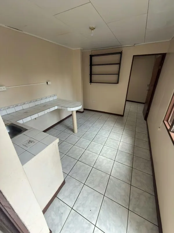 Alquilo pequeño apartamento en Tibas centro para una persona o pareja, photo 3