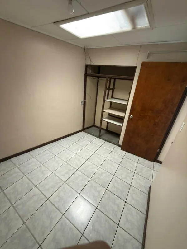 Alquilo pequeño apartamento en Tibas centro para una persona o pareja, photo 5