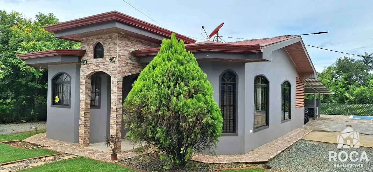 For Sale house with pool in Cajon Perez Zeledon