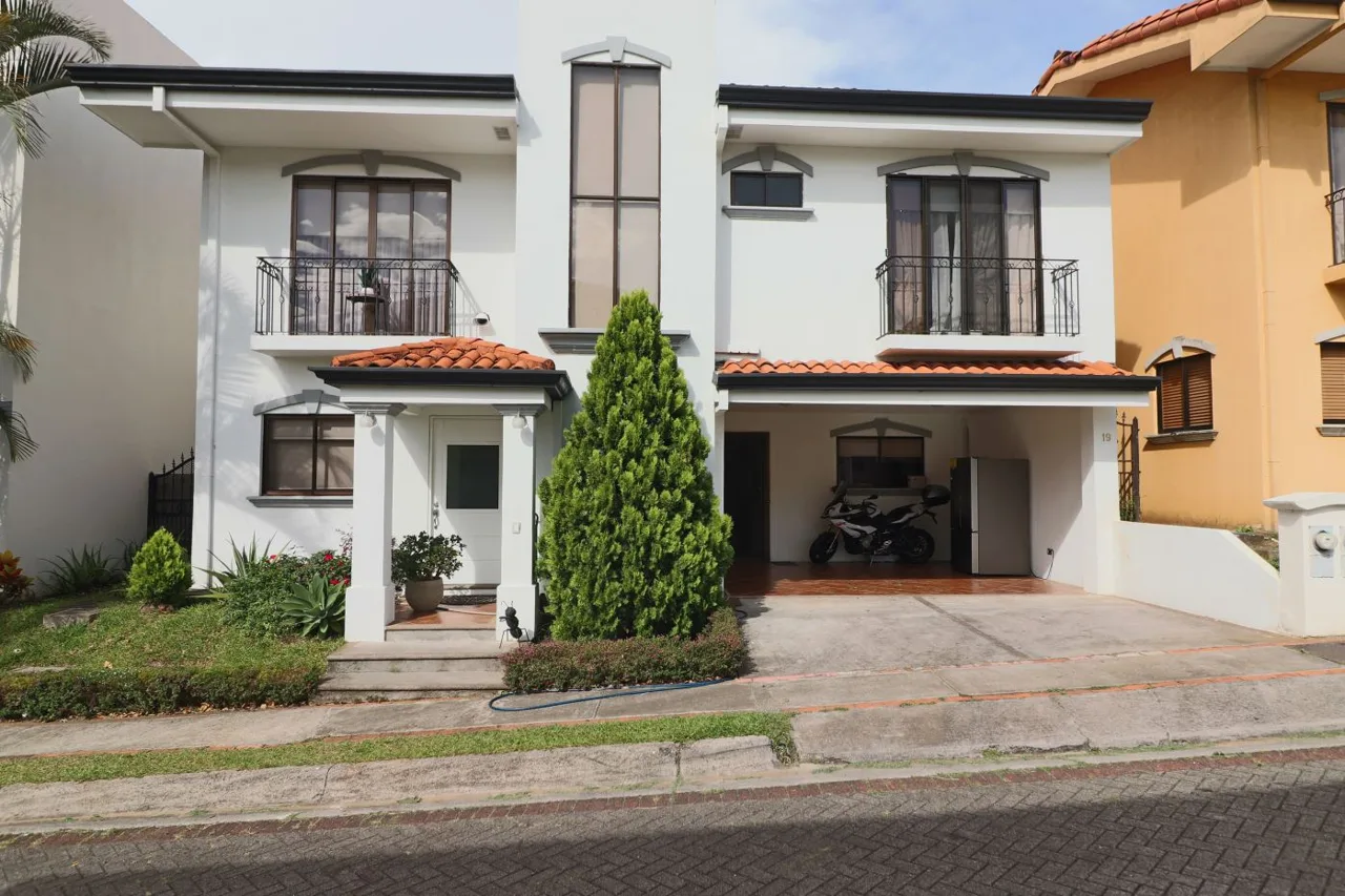 House for Sale in Santo Domingo, Heredia - Features First-Floor Bedroom