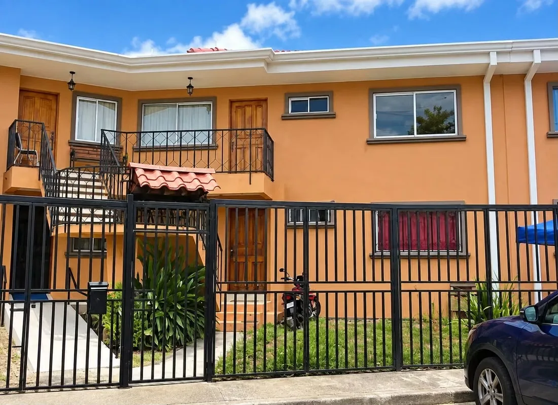 Excelente oportunidad para vivir en una zona segura, tranquila y ...