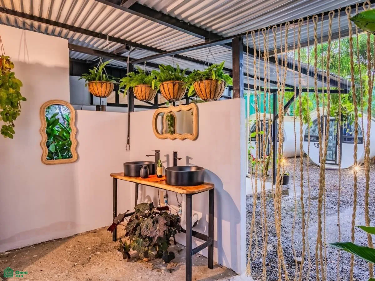 Turnkey Jungle Hostel with 16 Beds, Pool Near Marino Ballena National Park, photo 9