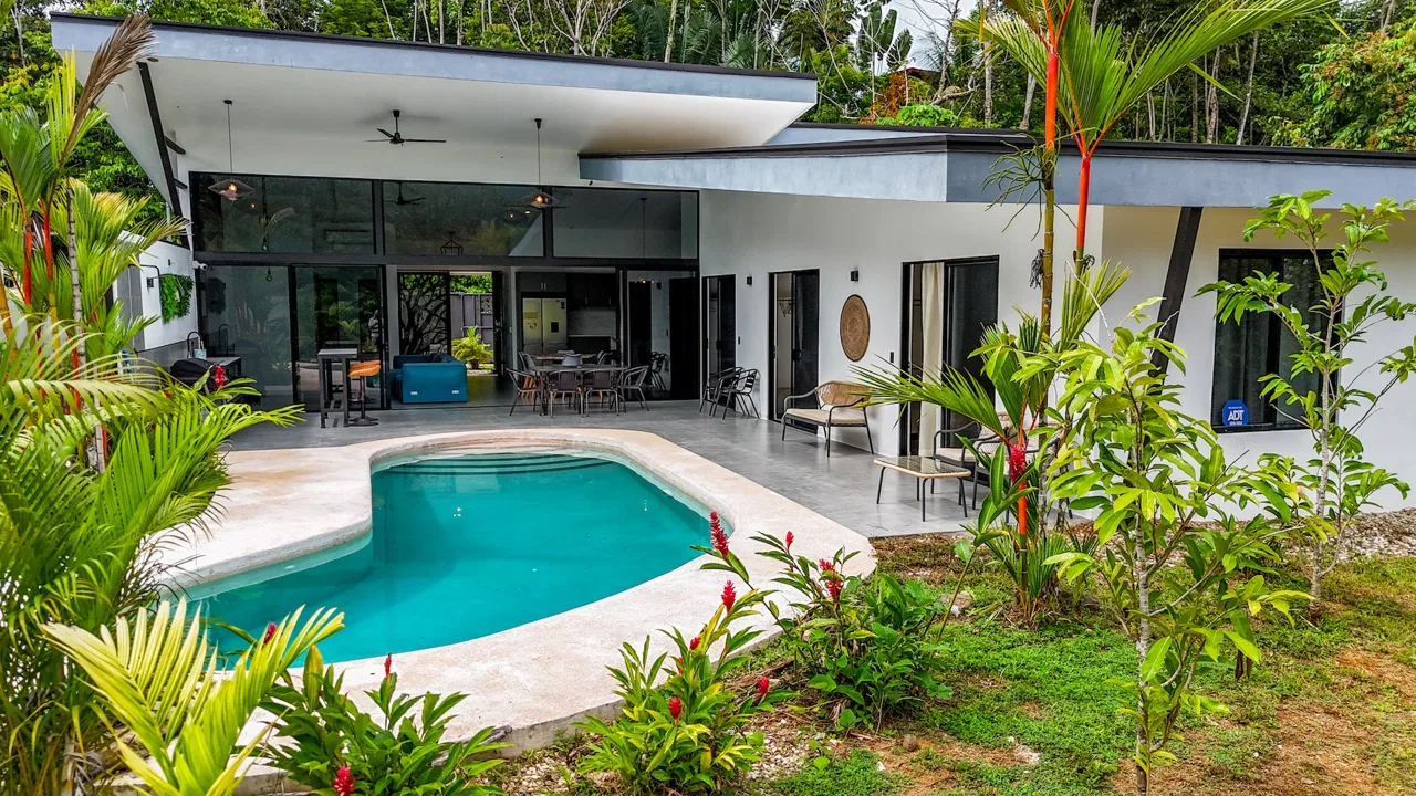 PROPERTY WITH AN EXCELLENT LOCATION, POOL, AND RESORT-STYLE DESIGN, IN UVITA – 0.20 ACRES