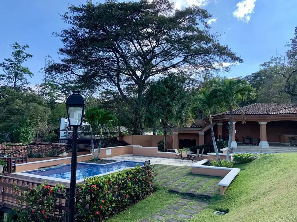 House for sale in Guachipelin Norte, incredible common areas !!!, photo 2