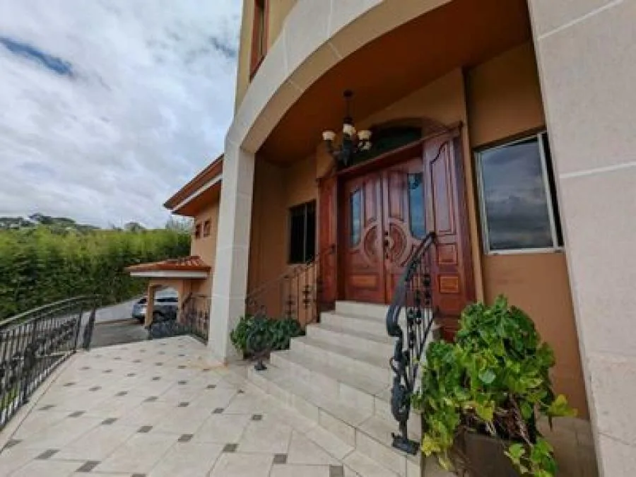 Venta de casa de lujo en Condominio Eco Residencial Villa Real, Santa Ana US$ 1,300,000 #UT4235 - Venta en Santa Ana, photo 6