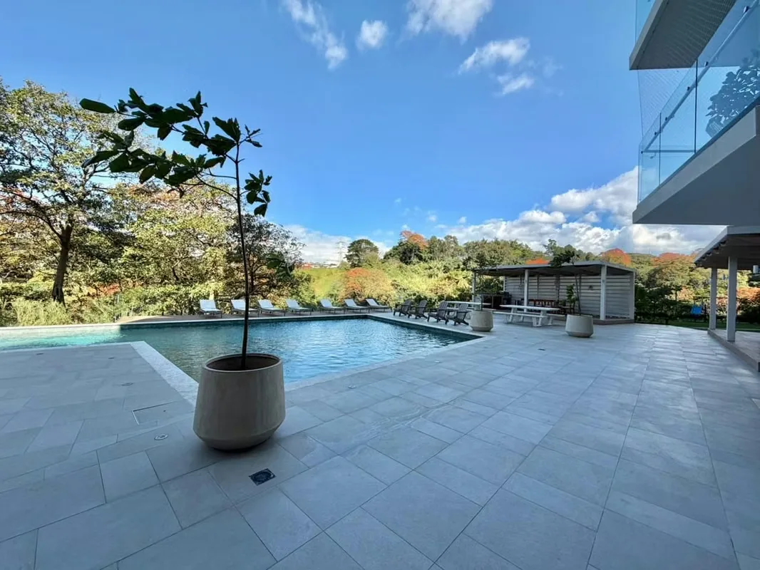 Moderno y elegante apartamento, ubicado en una de las zonas más cotizadas y convenientes de Rohrmoser, ideal ...