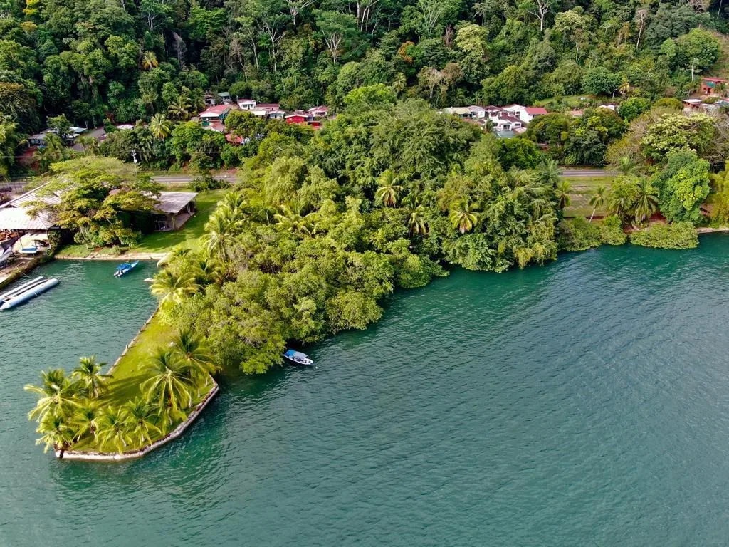 4 Titled adjoining parcels, Golfito