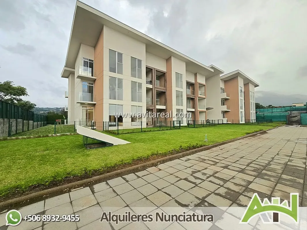 Etapa Nueva, fully furnished 2-bedroom apartment with hillside views in Santa Ana.