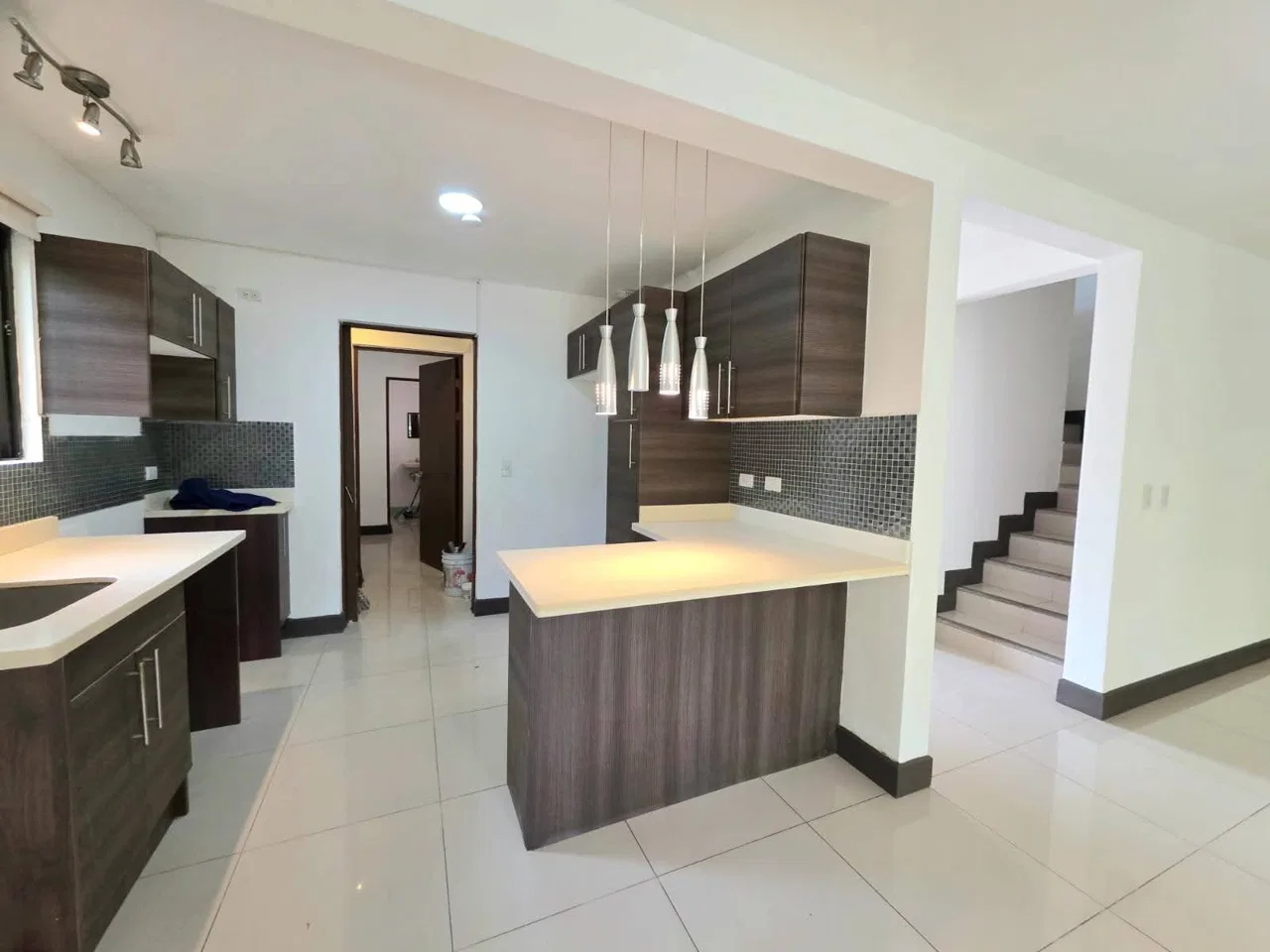 Amplia Casa en Alquiler - Condominio Parques del Sol, Santa Ana