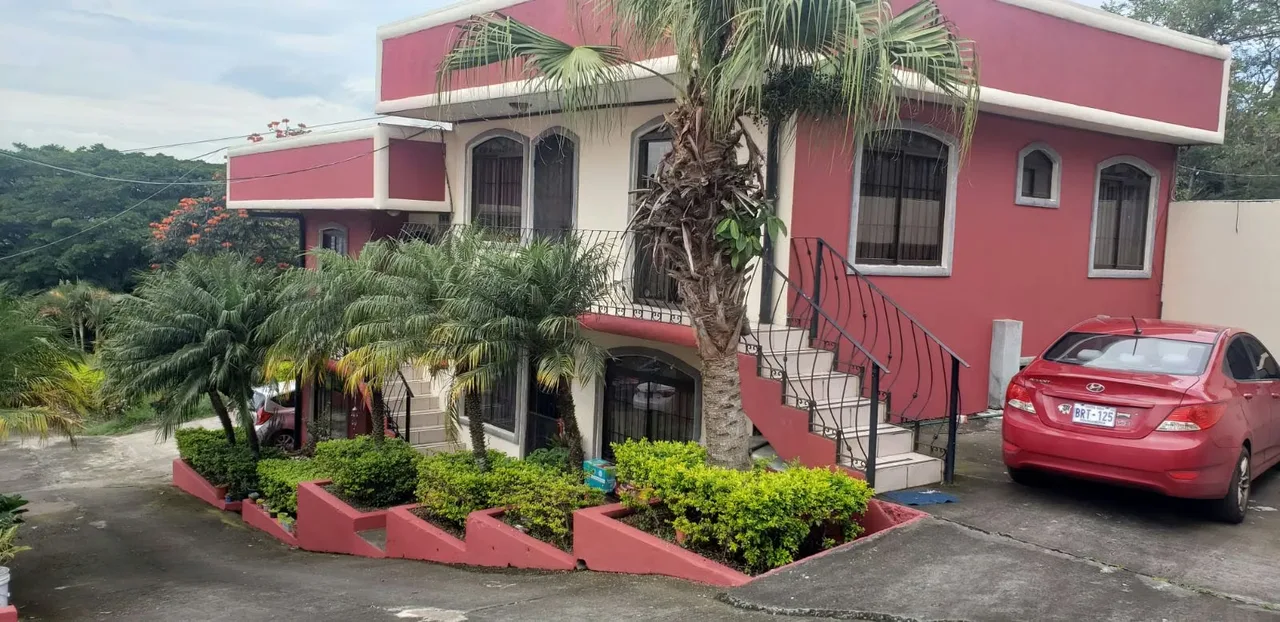 For sale: a building with 8 apartments, plus a plot of undeveloped land suitable for building additional units; each uni