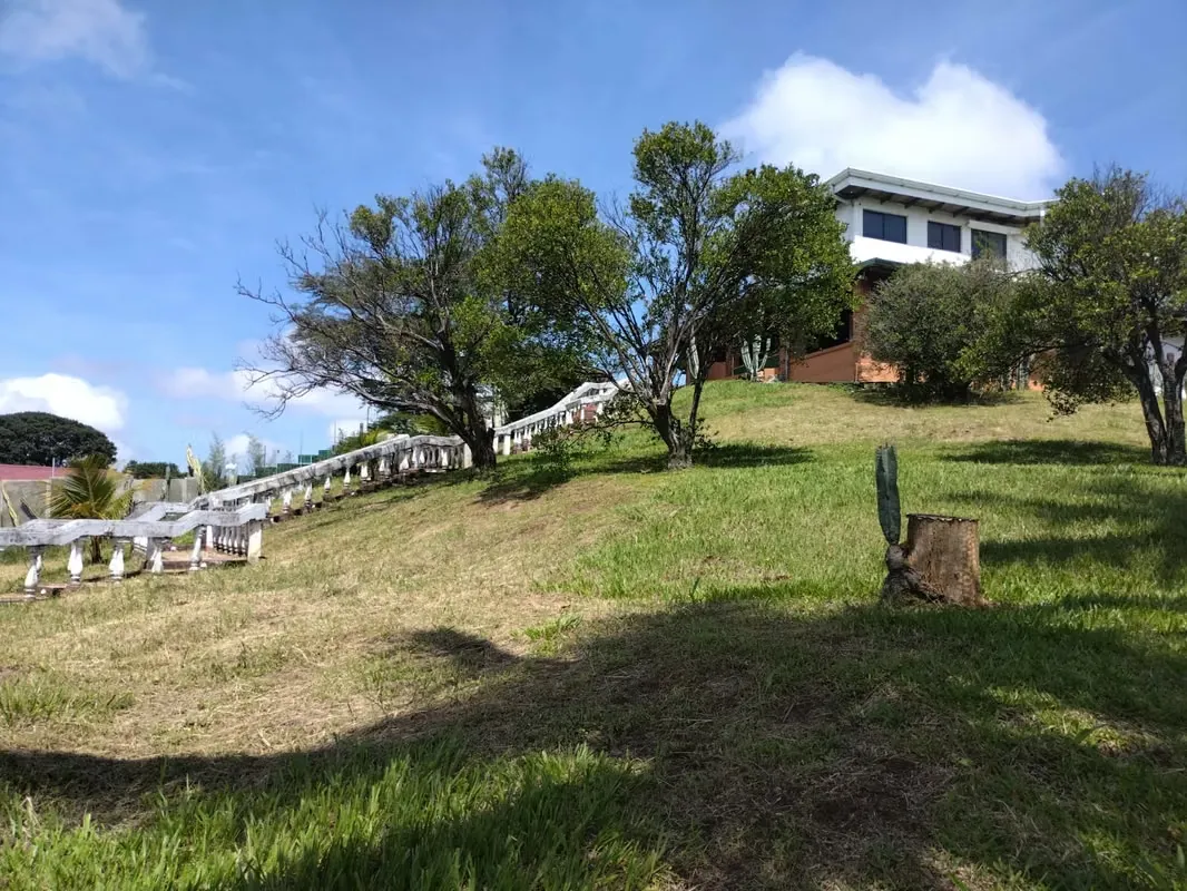 Land for sale: 3.400 sq m with views of Juan Santamaría Airport and located on the main Intel-Ojo de Agua road in Belén. Suitable for building apartments, an educational institution, ...