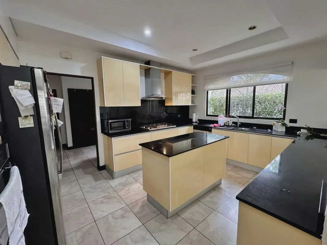 4 rooms (Air conditioning, 3 on the ground floor and 1 on the upper floor), photo 2