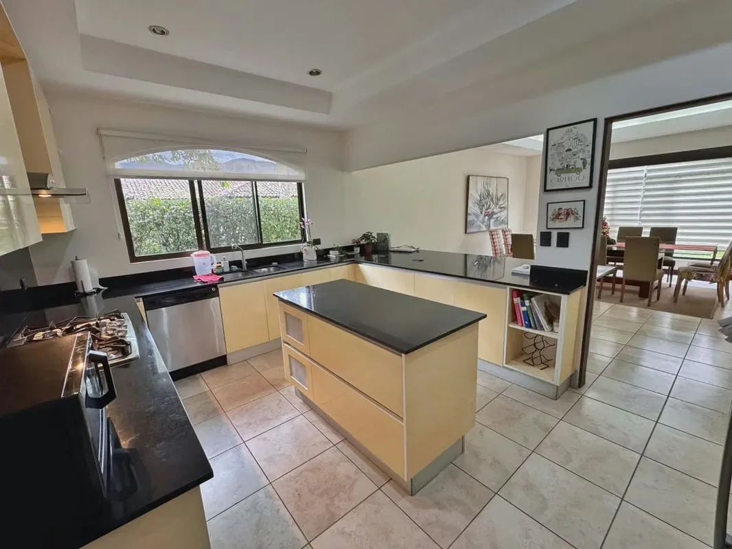 4 rooms (Air conditioning, 3 on the ground floor and 1 on the upper floor), photo 5