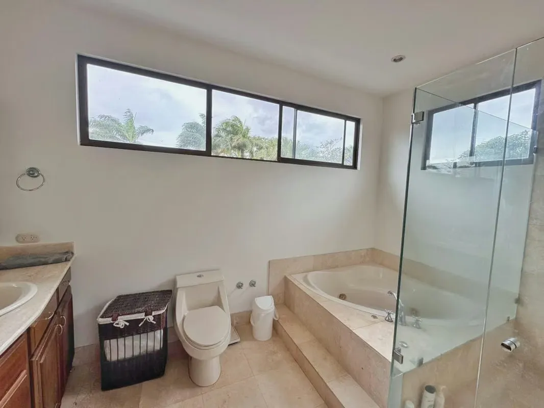 4 rooms (Air conditioning, 3 on the ground floor and 1 on the upper floor), photo 6