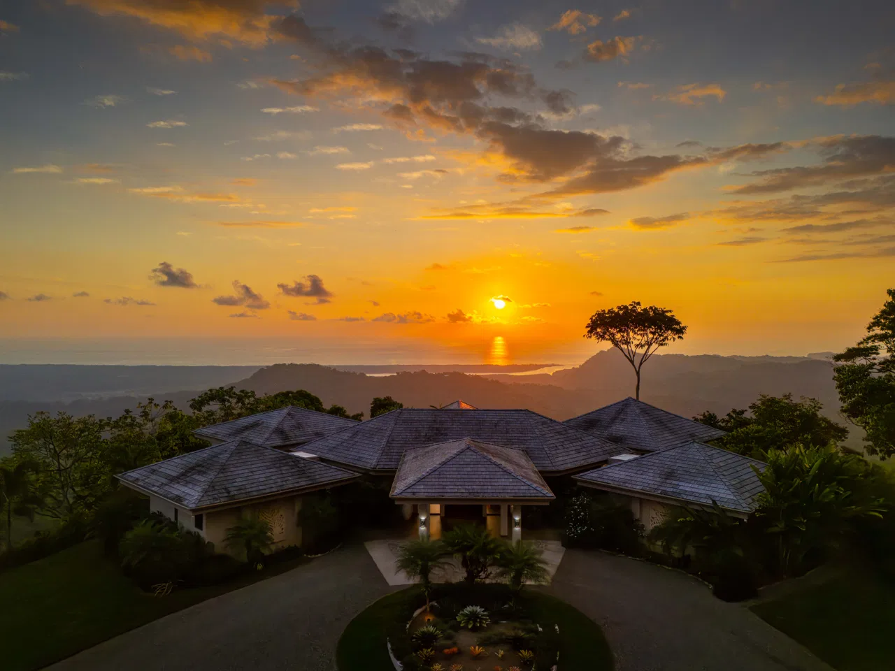360 Views! Ultimate Luxury Home!, photo 3