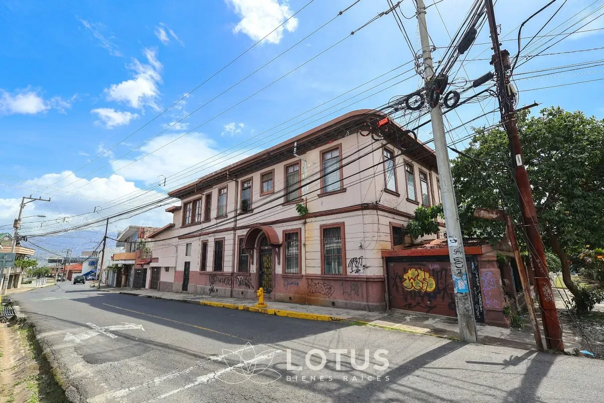 Edificio Histórico en Venta en Barrio La California — uso de suelo mixto, para remodelar, Cód. AJ038