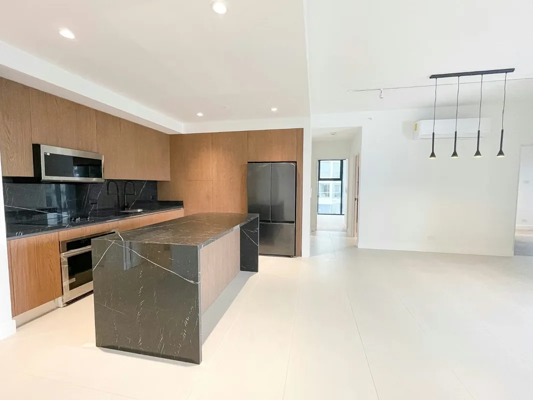 Apartamento nuevo para estrenar en Parkwood en Nunciatura con vista privilegiada distribución de doble frente al Parque del Perú., photo 3