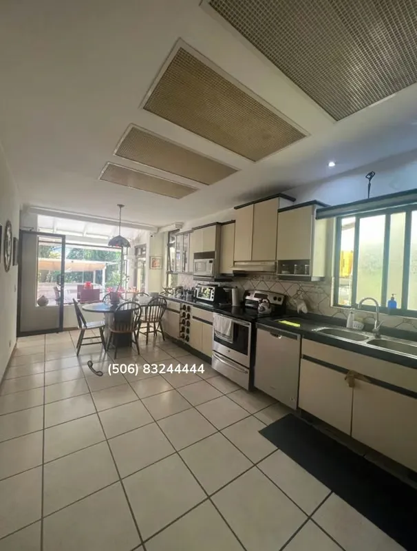 The sale price includes new kitchen and new floor., photo 6