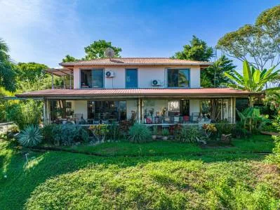 Villa Tres Vistas, una impresionante casa ubicada en la atractiva Calle Perezoso en Ojochal, photo 2