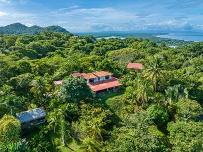 Villa Tres Vistas, una impresionante casa ubicada en la atractiva Calle Perezoso en Ojochal, photo 3