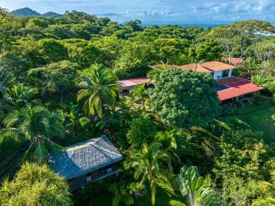 Villa Tres Vistas, una impresionante casa ubicada en la atractiva Calle Perezoso en Ojochal, photo 9