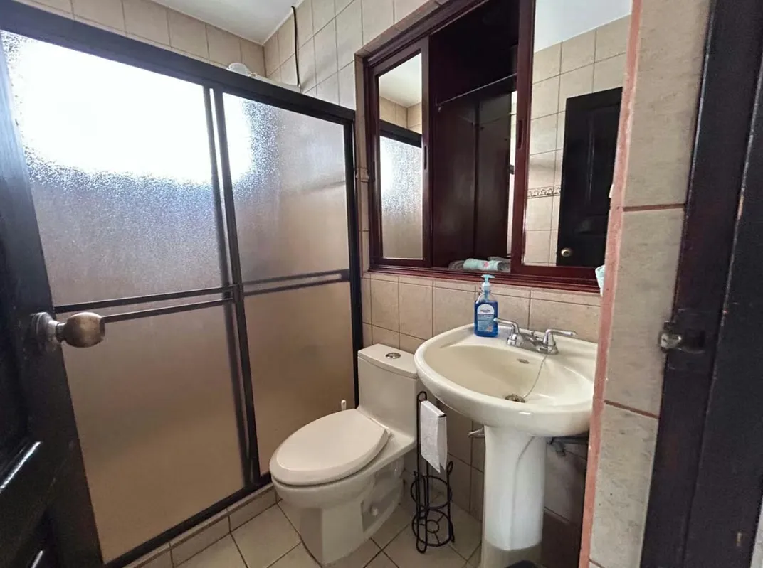 For sale property with two independent apartments, photo 11