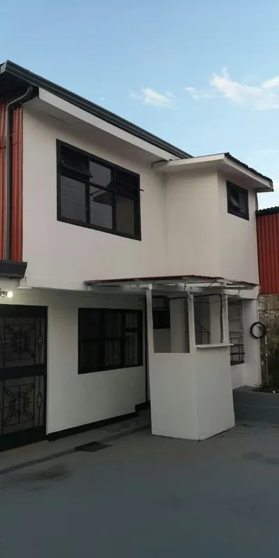 Spacious apartment, 3 bedrooms with their respective closet, two full bathrooms, living room, dining room, kitchen, battery room, large tenderos, cellar, garage for two vehicles, ...