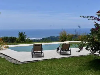 Casa fuera de la red, 3 dormitorios y 3 baños con increíble vista al mar en Ojochal Arriba., photo 2