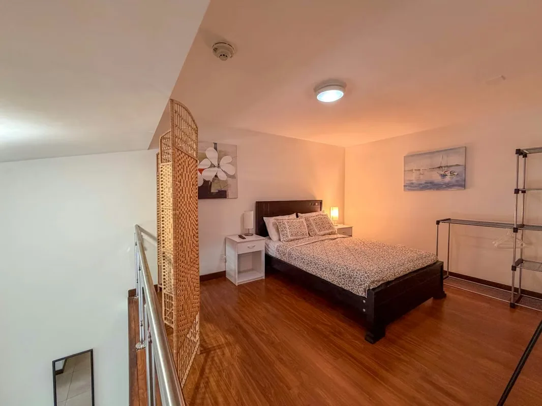 Disfrute de un apartamento completamente amueblado en el Condominio Latitud Dent, ubicado en San Pedro de Montes de Oca. Se encuentra en el piso 7 y ofrece una ...